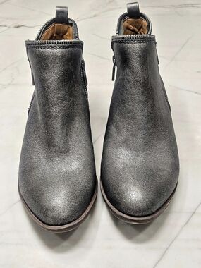 Lucky Brand Bartalino Metallic Pewter Ankle Booties Zipper Detail Size 8M / 38